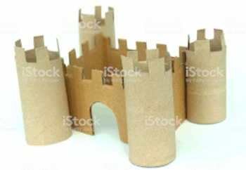 Castillo hecho con rollos de papel higiénico